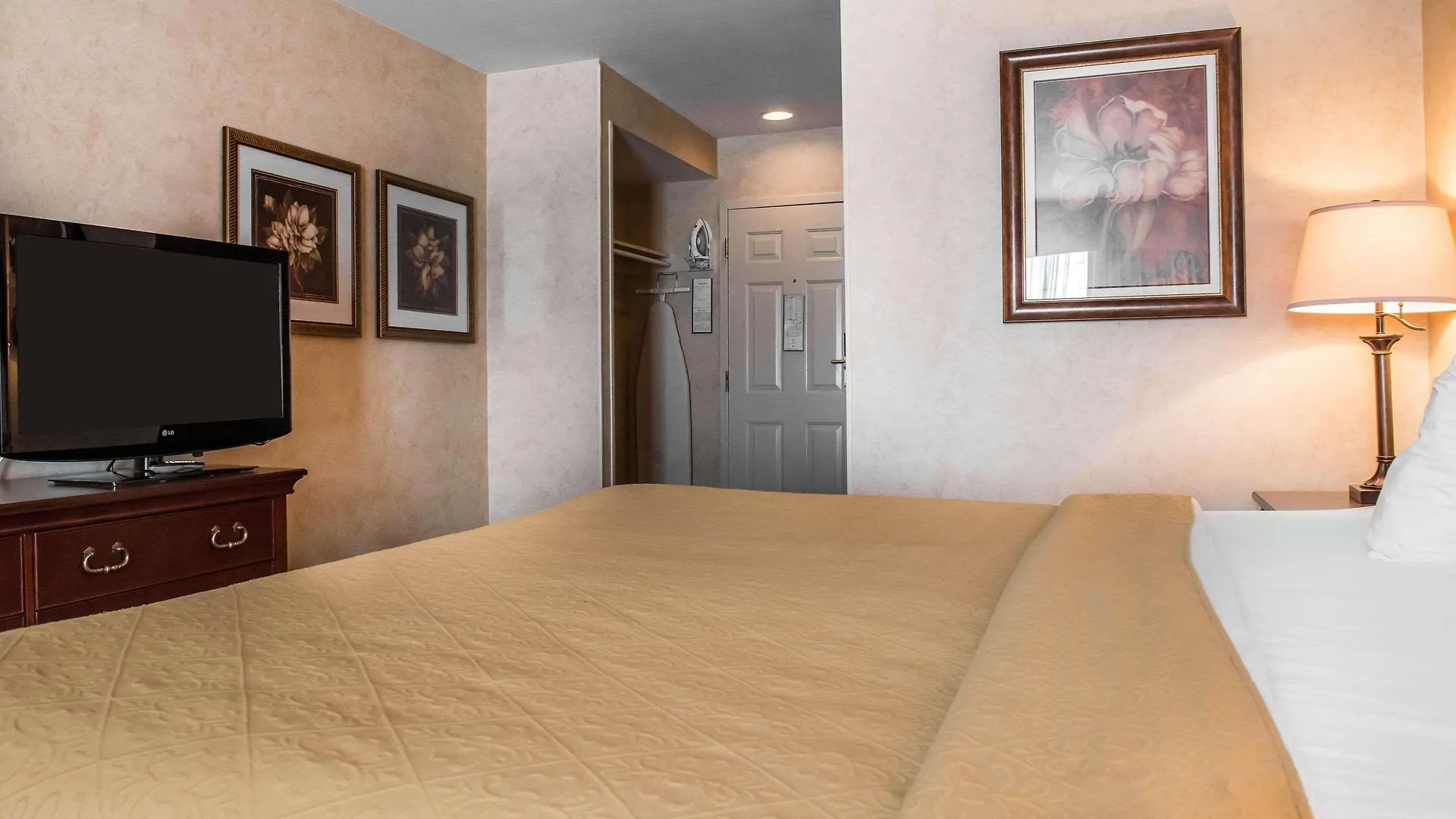 Quality Inn Pittsburgh Airport Oakdale 2*,