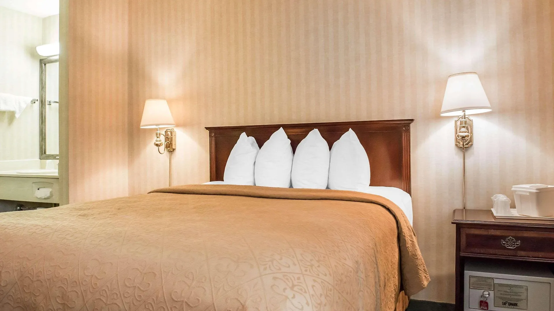 Quality Inn Pittsburgh Airport Oakdale