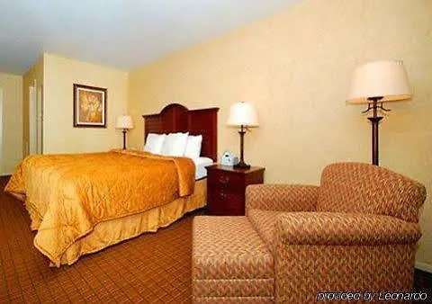 Quality Inn Pittsburgh Airport Oakdale